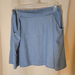 Old Navy Blue Chambray A-Line Skirt W Pockets.  Lightweight Easy Care